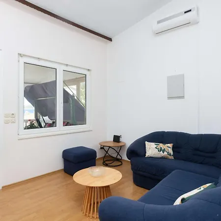 By The Sea - 23414 罗戈兹尼察